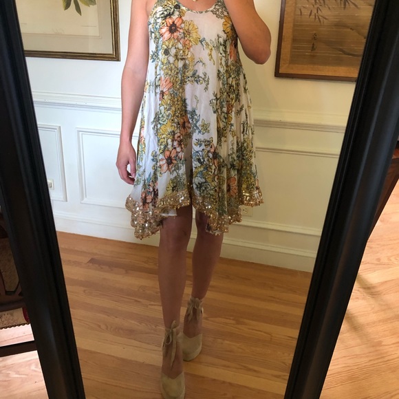 Free People Dresses & Skirts - Free People Floral and Sequin dress / tunic, small